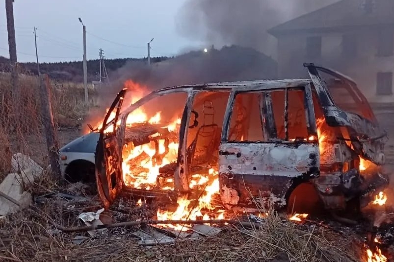 Горящий автомобиль потушили в Углегорске пресс-служба пожарно-спасательной службы Сахалинской области