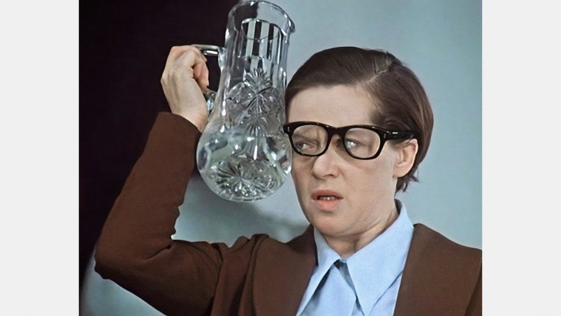 Людмила Прокофьевна кадр из фильма "Служебный роман" (6+), 1977 год