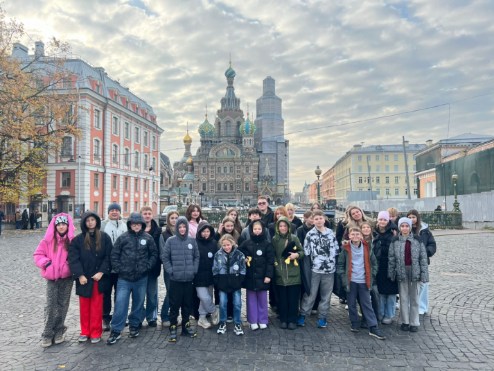 Группа магаданских школьников побывала в Санкт-Петербурге Источник