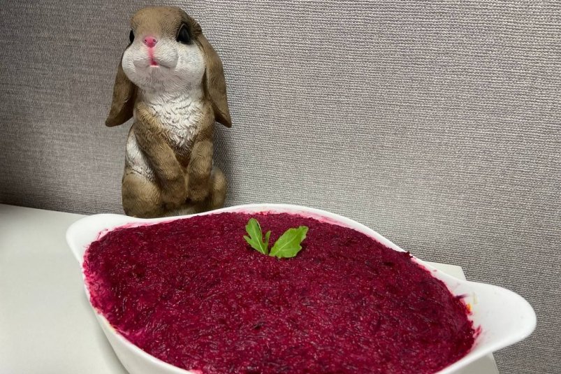Финский салат со свеклой: яркий, ядреный и из простейших продуктов: то, что нужно в ноябре ИА SevastopolMedia.ru