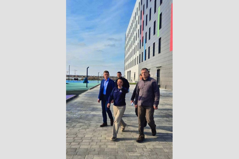 М. Хуснуллин (справа) на строительстве ФДРЦ "Мойнаки" Соцсети заместителя председателя правительства РФ Марата Хуснуллина