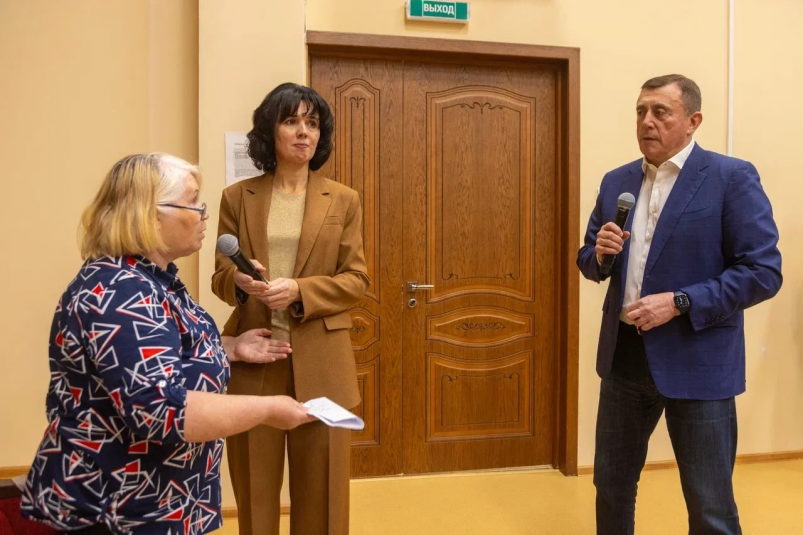 Встреча Валерия Лимаренко с жителями Южно-Курильского района пресс-служба правительства Сахалинской области