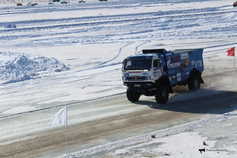 Автомобильные гонки на льду традиционно включены в программу российско-китайского фестиваля Юлия Ожегова, ИА PriamurMedia