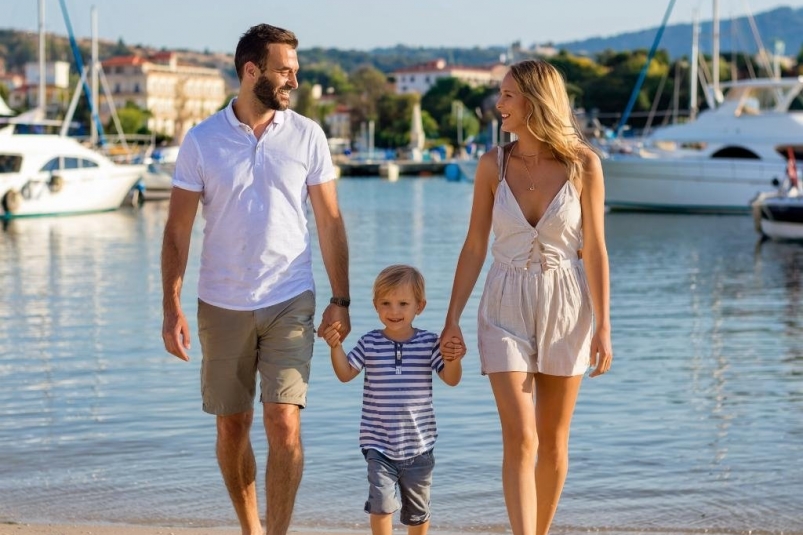 Аналитики Сбера представили итоги сезона отпусков на рынке краткосрочной аренды нейросеть Kandinsky (18+)