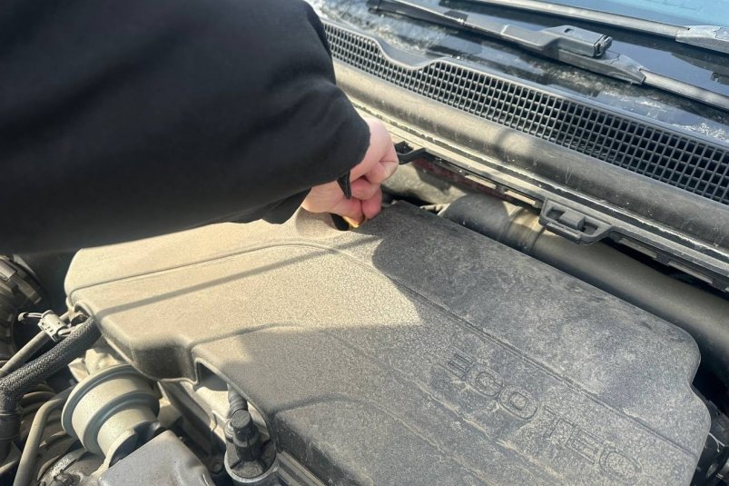 Эта жесткая ошибка при проверке уровня масла зимой убьет мотор ИА StolicaMedia