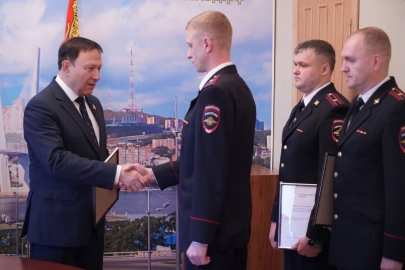 Награждение Павла Бутенина тг-канал (18+) Полиции Приморья