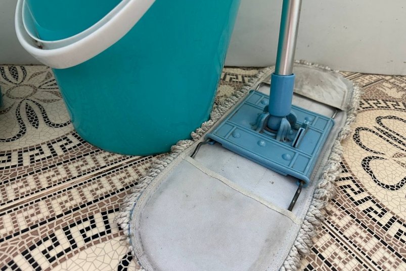 Мытье полов ИА SevastopolMedia.ru