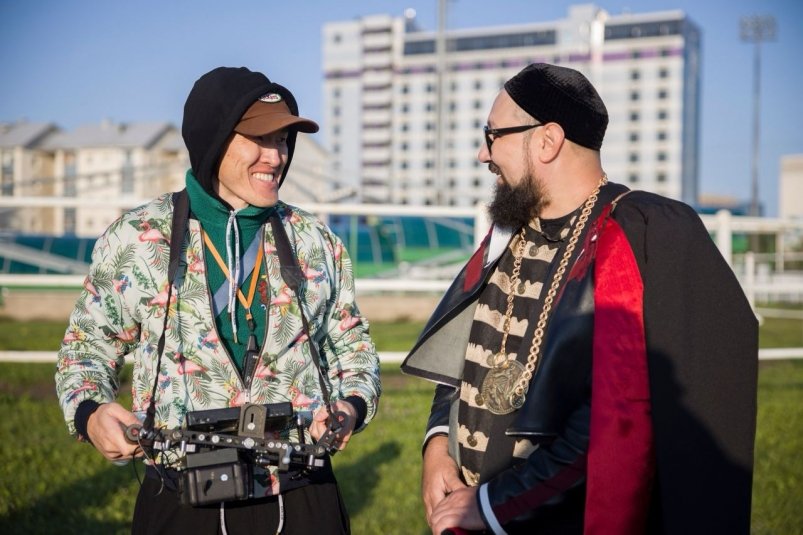 Баяр Барадиев снял 4 клипа для нашумевшей группы Ay Yola Соцсети Б. Барадиева