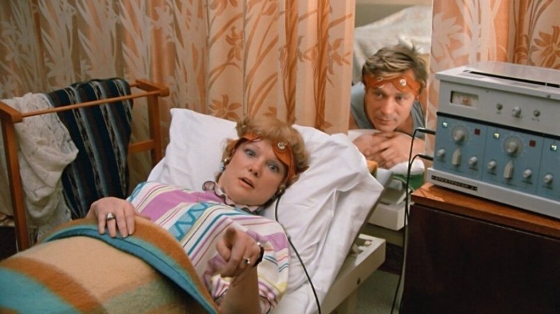 Тематическое фото кадр из фильма "Любовь и голуби" (12+), 1984 год