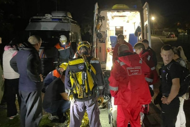 Экстренная операция спасателей в лесу под Сочи спасла жизнь мужчине Служба спасения Сочи