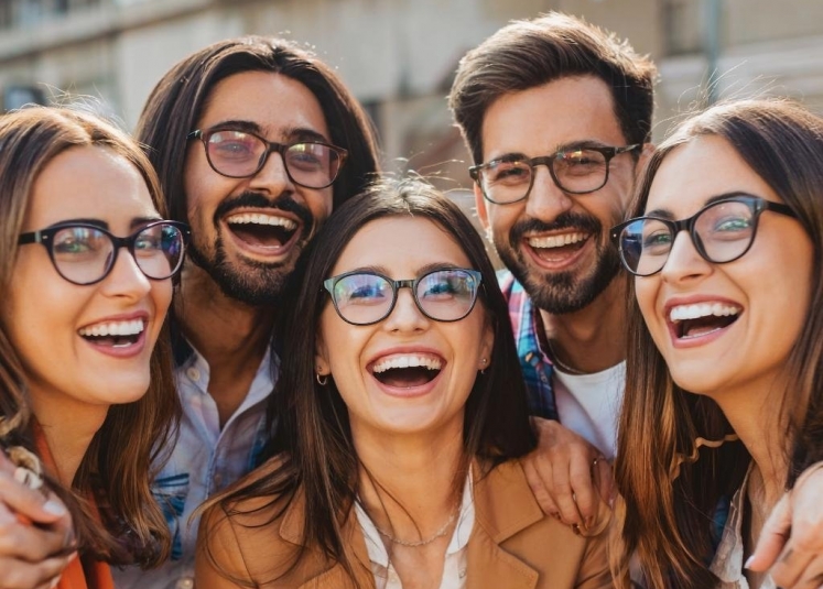 Загадка, которая вызывает довольную улыбку: решение поднимет настроение в хмурый ноябрь ИИ "Кандинский" (18+)