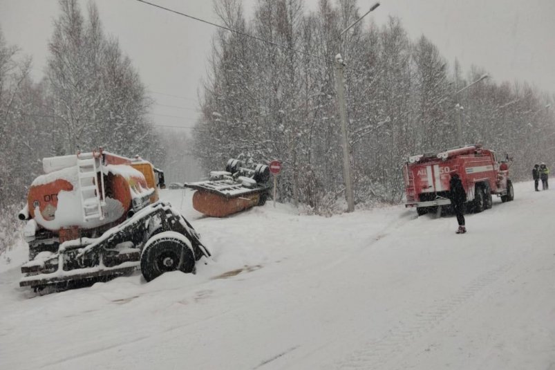 Бензовоз опрокинулся на АЗС в Бурятии агентство ГО и ЧС Бурятии