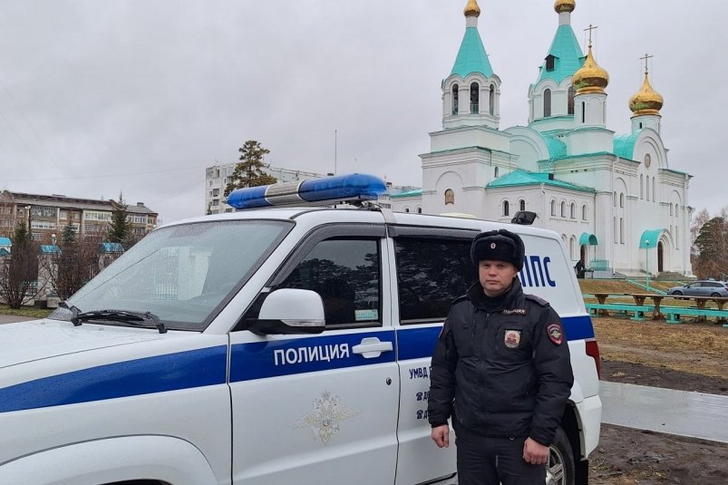 Спасшему мужчину, провалившегося под лед, полицейскому из Ангарска вручили награду Пресс-служба ГУ МВД России по региону