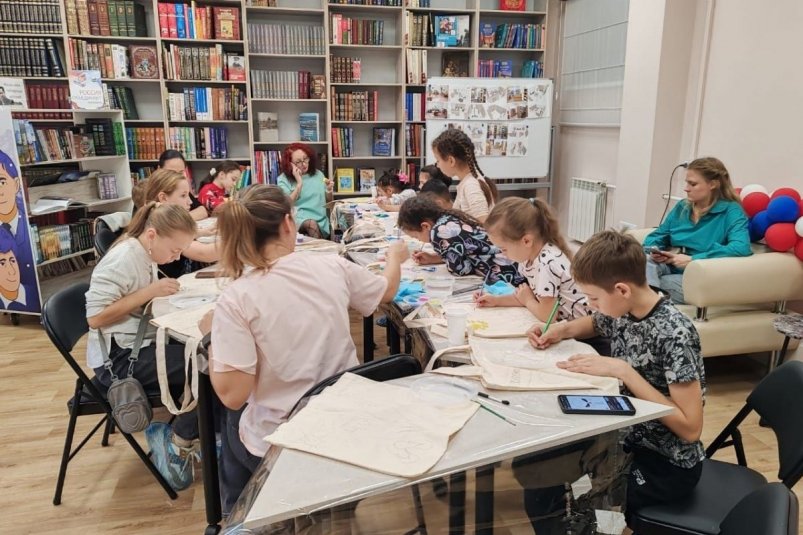 Творческий мастер-класс для детей организовали секретари первичных отделений ЕР в Иркутске Пресс-служба ИРО "Единой России"