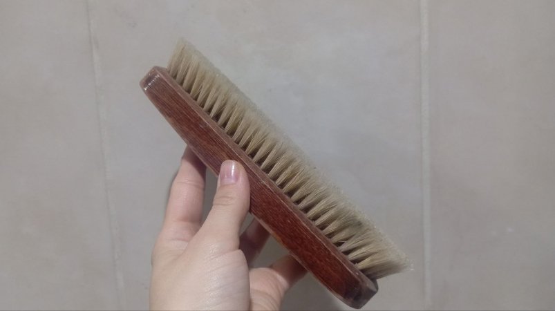 Чищу ковер 1 средством - и пятна исчезают без следа: проверенный лайфхак за минуты фото автора