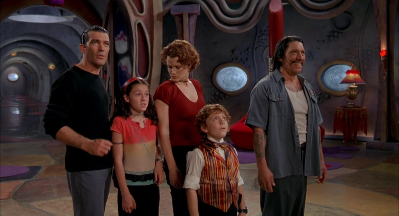 Киносемейка: пять фильмов и сериалов про супергероев для просмотра с подростками Кадр из фильма (6+)