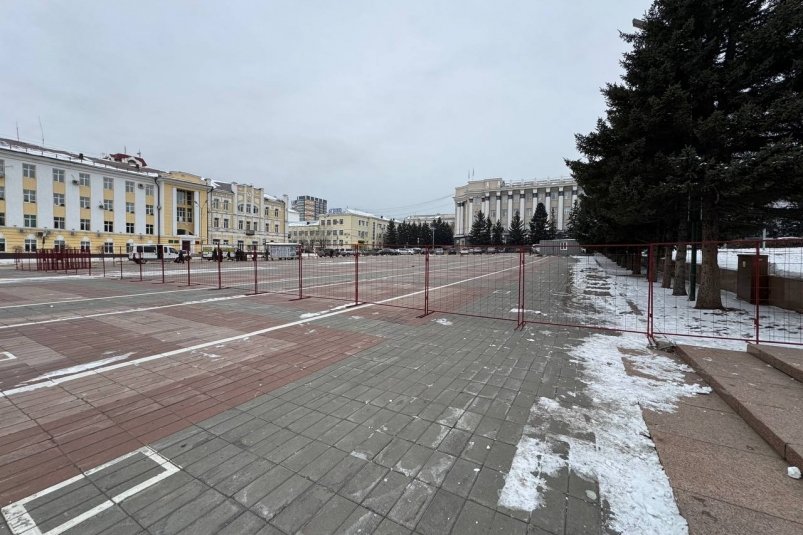 Для безопасности горожан территорию огородили сеткой администрация г. Улан-Удэ