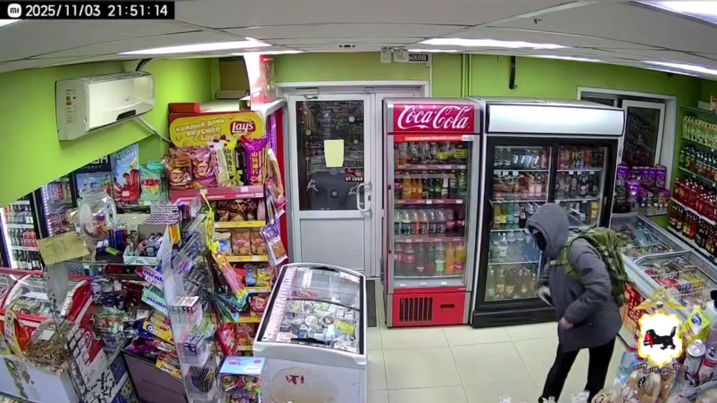 Парень с игрушечным пистолетом устраивал настоящие разбои на магазины в Иркутске ГУ МВД России по региону