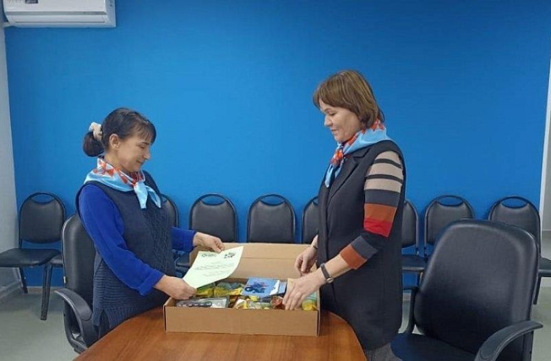 Сотрудники "Работы России" отправили подарки детям из ДНР Министерство профессионального образования и занятости населения Приморья