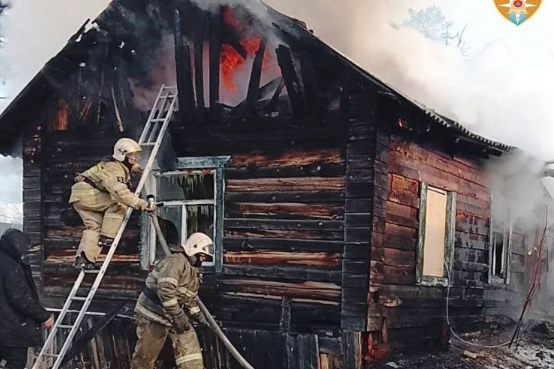 Пожар в селе Бурятии уничтожил дом из-за короткого замыкания МЧС по Бурятии