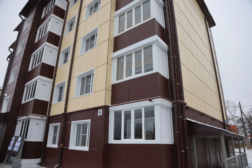 Новый пятиэтажный дом на улице Репина в Ногликах пресс-служба правительства Сахалинской области