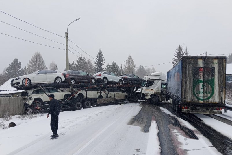 На трассе Р-258 "Байкал" организовано реверсивное движение после жесткого ДТП с фурами Госавтоинспекция региона