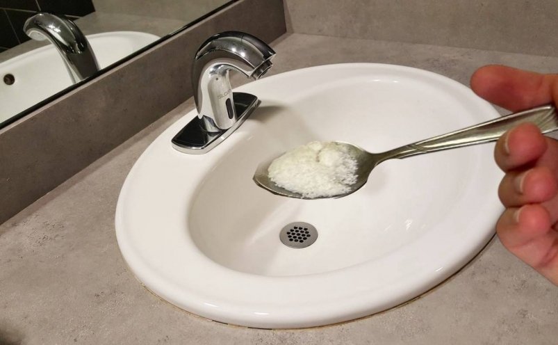 9 ложек в слив - и пробьет самый плотный засор: даже сантехник удивился pxhere.com и ИА Stavropol.Media