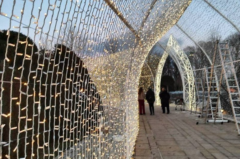 Светящиеся арки устанавливают в локации "Парк облаков" t.me/japanese_park_krd