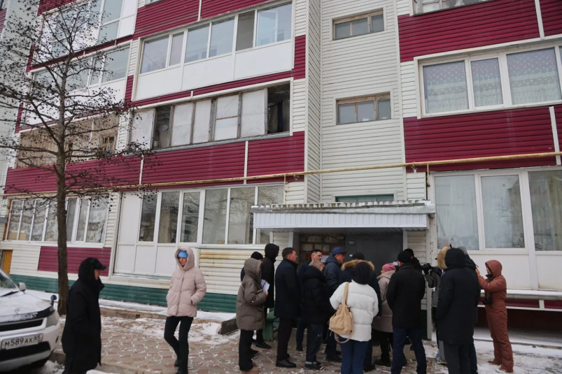 Встреча губернатора Валерия Лимаренко с жителями домов, где провели капремонт подвалов пресс-служба правительства Сахалинской области