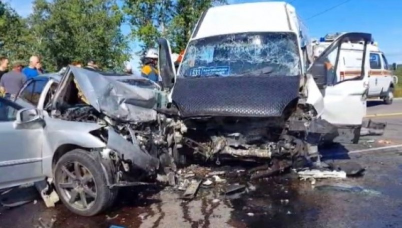 Маршрутный автобус Iveco столкнулся с Toyota Crown утром 2 сентября СУ СК РФ по Амурской области