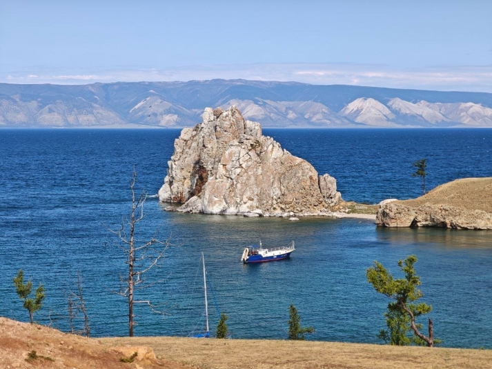 Скала Шаманка (Мыс Бурхан) Анастасия Вострецова, корр. ИА AngarskMedia