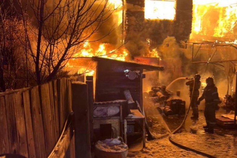 Жилой дом загорелся из-за короткого замыкания в СНТ "Родник" в Иркутске Пресс-служба ГУ МЧС России по Иркутской области