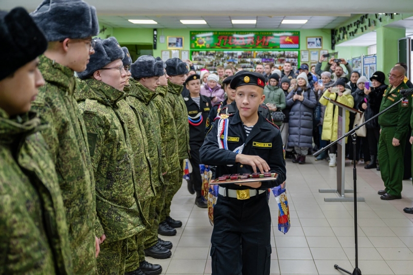 Из Магадана на срочную службу отправили еще 15 призывников Источник