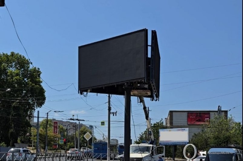 Рекламная конструкция в Севастополе ИА SevastopolMedia