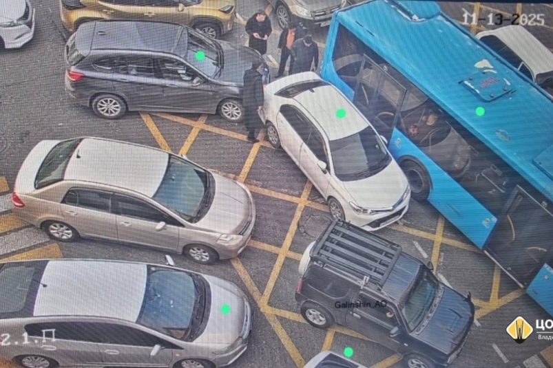Сразу два ДТП парализовали движение в центре Владивостока Пресс-служба ЦОДД