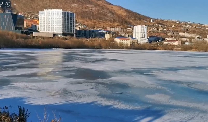 Озеро Култучное в центре Петропавловска-Камчатского Скрин видео/ ГУ МЧС России по Камчатскому краю