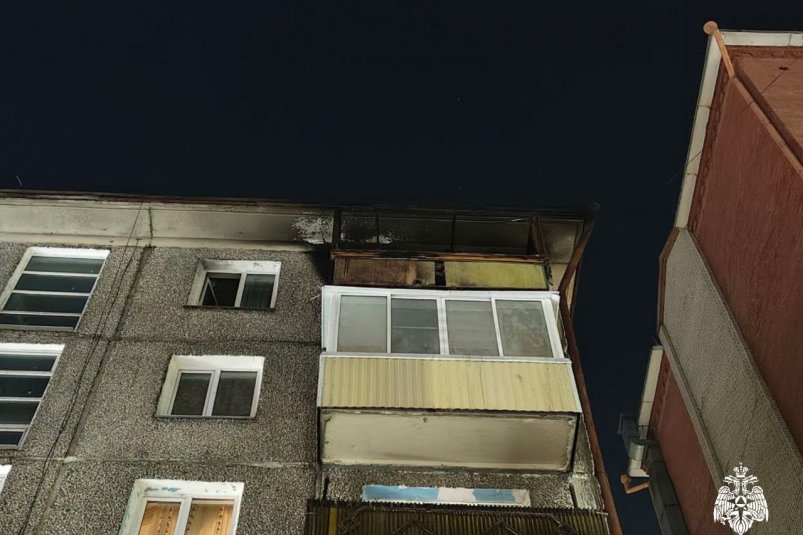 Пожар на балконе в Улан-Удэ: пострадала женщина МЧС по Бурятии