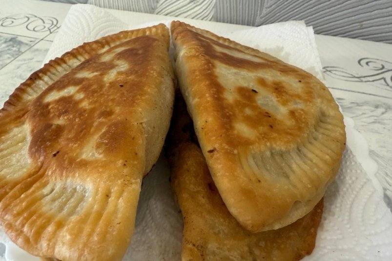 Ленивые, но очень сочные чебуреки: обалденно нежное тесто и таящая во рту начинка ИА SevastopolMedia