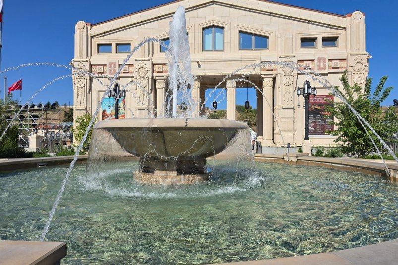 Фонтан у входа на Грифон-арену Алексей Парамонов, ИА SevastopolMedia