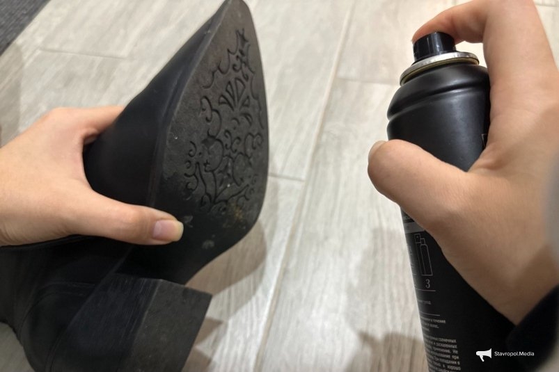 1 пшик на подошву в ноябре - и льду можно бежать: обувь цепляется за землю, как шипы ИА Stavropol.Media