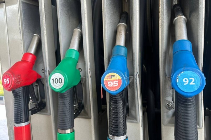 Заправляться на АЗС по 5-10 литров вредно: не делайте так, иначе убьете авто ИА StolicaMedia