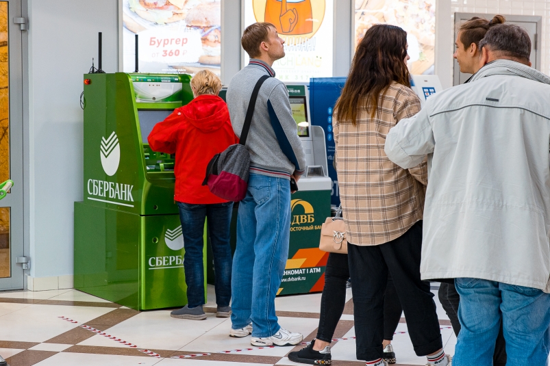 Очередь к банкомату Илья Аверьянов, ИА PrimaMedia