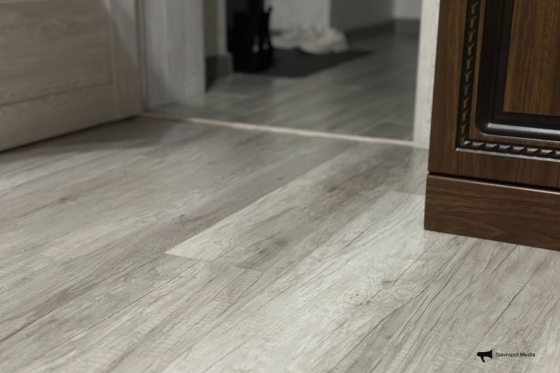 Ламинат ушел в прошлое: новый "теплый пол" за копейки греет даже без отопления - стелится в 1 слой ИА Stavropol.Media