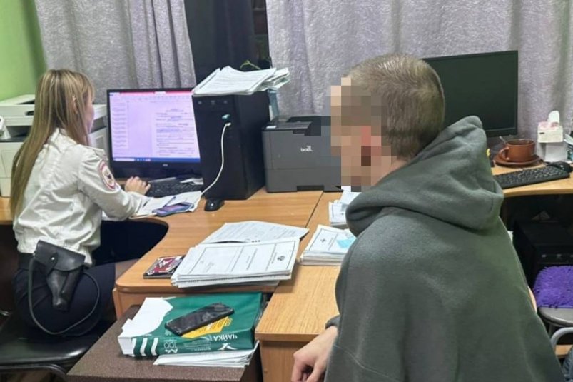 Полицейские Артёма задержали подозреваемого в осквернении памятника Пресс-служба УМВД России по Приморскому краю