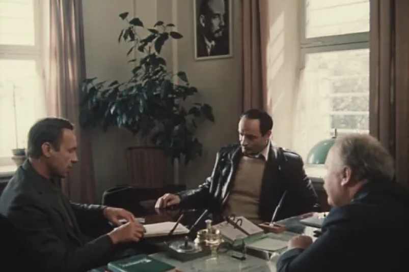 Кадр из фильма "Гонки по вертикали" (1983) (18+)