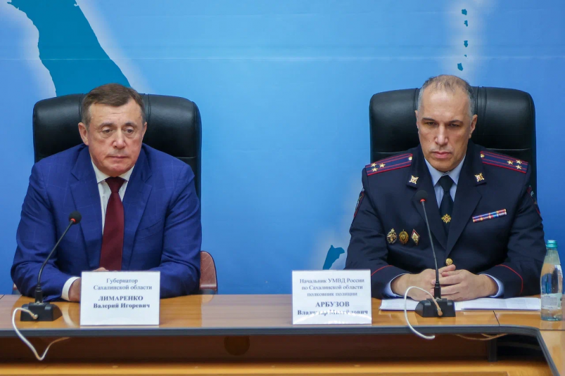 Справа: Владимир Арбузов "МВД МЕДИА"