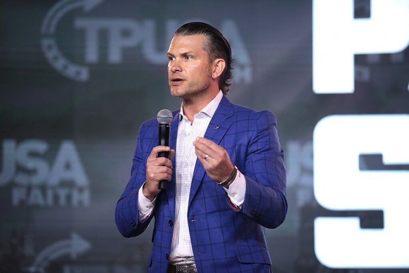 Пит Хегсет сменил вывеску на здании Пентагона commons.wikimedia.org