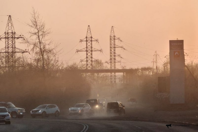 Гравийная дорога на Промышленной разбивается машинами и нещадно "пылит" Юлия Ожегова, ИА PriamurMedia