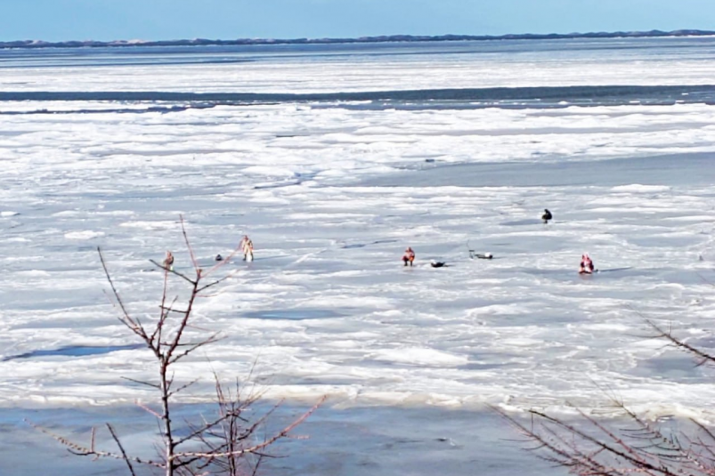 Рыбаки на льду в Охинском районе пресс-служба Сахалино-Курильского ТУ Росрыболовства