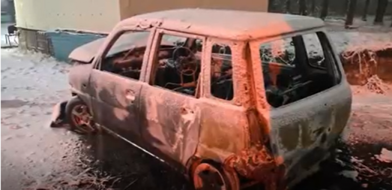 Кадры с места преступления. Поврежденный огнем автомобиль УМВД РФ по Камчатскому краю